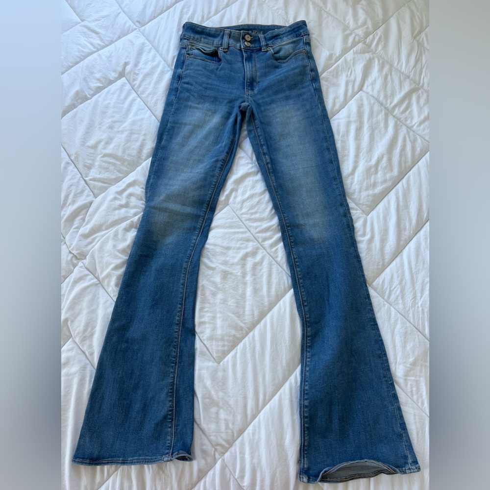 AMERICAN EAGLE HIGH RISE FLARE JEANS
